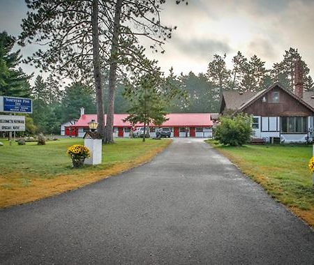 Northern Pine Inn Hayward Eksteriør bilde