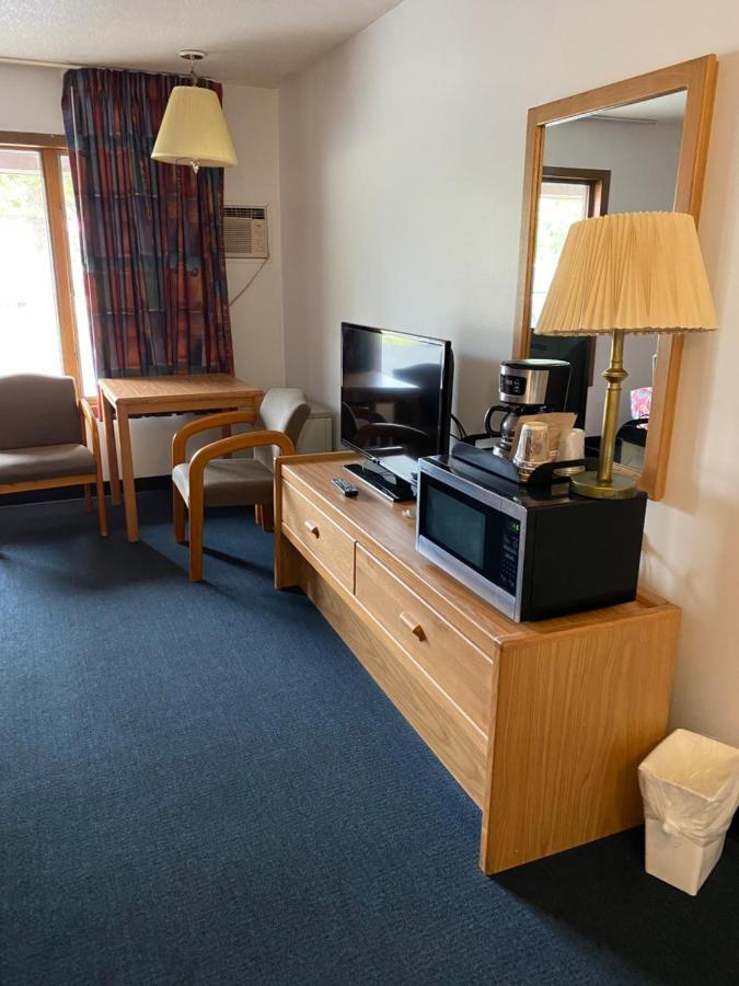 Northern Pine Inn Hayward Eksteriør bilde