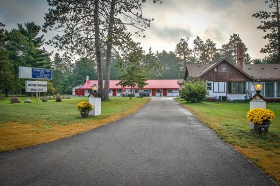 Northern Pine Inn Hayward Eksteriør bilde